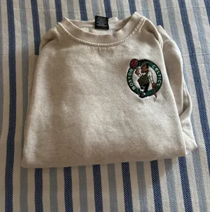 Vintage Celtics Sweatshirt Gildan thumbnail 1