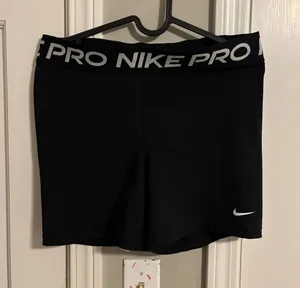 Nike Pros Black thumbnail 1