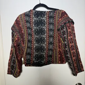 Synergy Art Threads Bohemian Patterned Long Sleeve Top Cropped Medium Black thumbnail 6