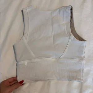 Lululemon workout tank thumbnail 2