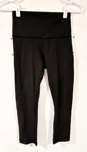 Lululemon Black Womens Cropped Leggings Size 4 thumbnail 1
