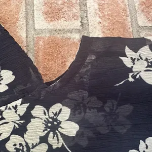 Hollister Sheer Cap Sleeve Keyhole Back Floral Blouse Medium Navy thumbnail 8
