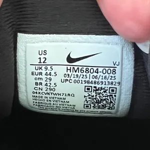 New NIKE Vomero 18 Black Volt Cyber thumbnail 9