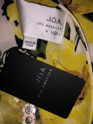 NWT J.O.A Floral Cropped Blouse - Medium thumbnail 4