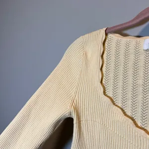 Wilfred Aritzia Yellow Soloist Pointelle Knit Babydoll Sweetheart Sweater M thumbnail 4