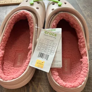 Crocs Classic Lined Clogs Quartz Pink Fuzzy Fur Slippers 203591-6UR Womens 11 thumbnail 2