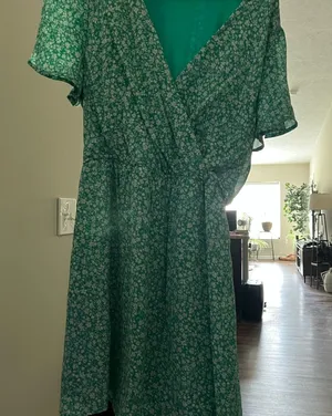Floral Green Wrap Dress Size XL thumbnail 1