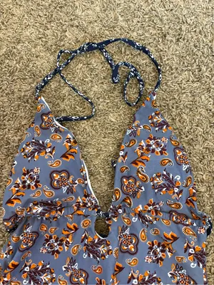 Cupshe Halter One-Piece Swimsuit thumbnail 4