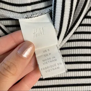 H&M black and white ribbed‎ delicate knit long sleeved sweater women’s top small thumbnail 4