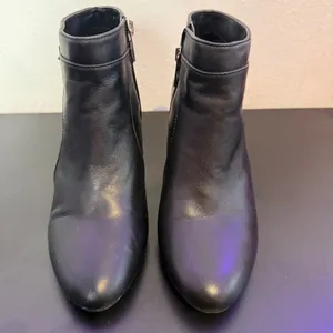 Bandolino Black Leather Ankle Boots Bit Detail Side Zip Heel Womens 8M‎ thumbnail 3