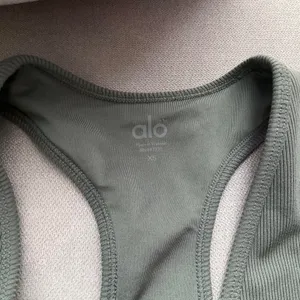 Alo Yoga Goddess Ribbed Cropped Racerback Tank Dark Cactus XS thumbnail 3