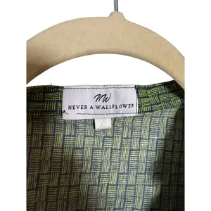 Never a Wallflower Green Short Sleeve Top Sz. XS thumbnail 2