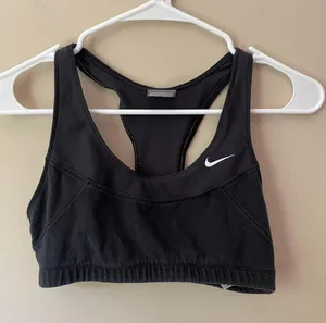 Nike sports bra thumbnail 1