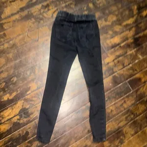 Free People black pleated pull in stretchy slimming jeggings thumbnail 4