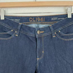DL1961 Roxy Kick Flare Dark Blue Wash Denim Jean Women’s Size 27 Stretch Midrise thumbnail 2