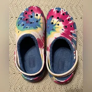 Crocs Classic Lined Tie-Dye Clogs thumbnail 5