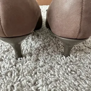 Enzo Angiolini Cute brown kitten heels with bow detail thumbnail 5