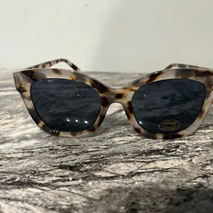 Tortoise Shell Sunglasses Brown thumbnail 3