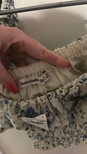 Abercrombie Off-The-Shoulder Top floral thumbnail 2