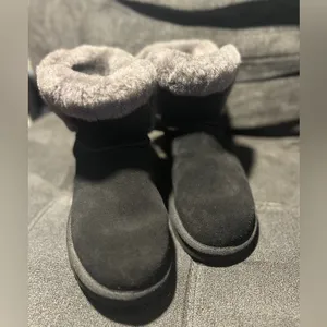 UGG Women's Saniya Mini Boots Black Suede Sheepskin Collar Size 9 1153512 thumbnail 2