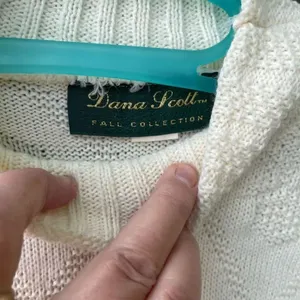 Vintage Dana Scott size M ivory heart embossed oversized sweater thumbnail 2