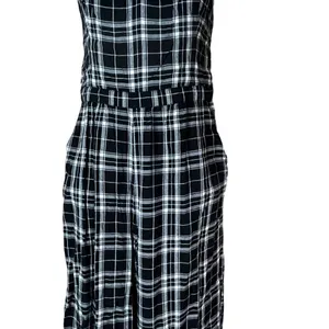 Hollister Black and White Plaid Jumpsuit Size Medium‎ thumbnail 3