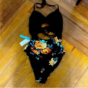 NWT Cupshe Black Floral Print Halter Tummy Control One Piece Swimsuit Sz M thumbnail 3
