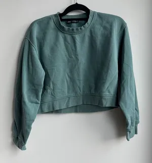 Zara Green Cropped Sweatshirt Size S thumbnail 1
