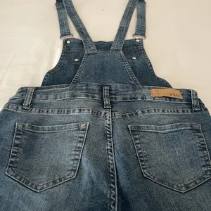 ✨ YMI Distressed Patch Bib Denim Overalls | Sz 9/M ✨ thumbnail 9