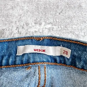 Levis Wedgie High Rise Button Fly Ripped Knees Medium Wash Size 28 thumbnail 6