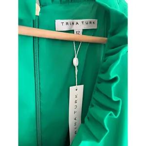 NWT Trina Turk Relaxation Ruffle Faux‎ Wrap Women's Dress 12 Kelly Green Sheath thumbnail 5
