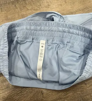 Lululemon nwt  2.5 hotty hot shorts thumbnail 4