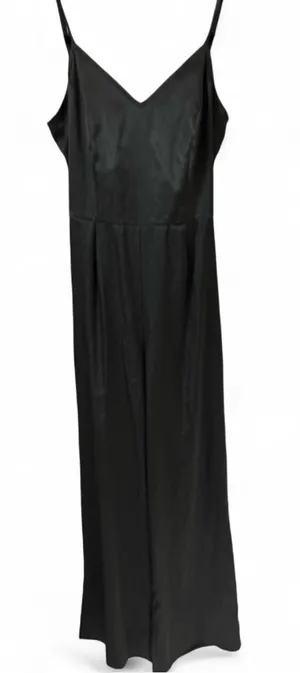 Sleek Green Satin V thumbnail 1