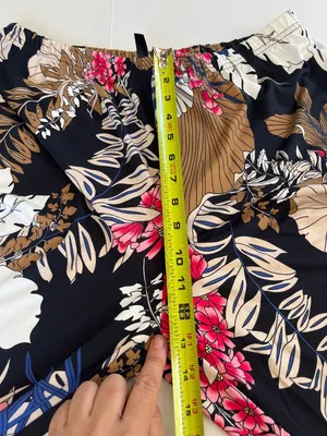 Women's Pajama Set L Short Sleeve Shirt and Capri Soft Pull‎ On Pants Pockets thumbnail 11