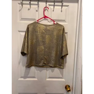 Caution to the Wind Womens Gold Metallic Foil Dolman Sleeve Boxy Crop Top Small‎ thumbnail 3