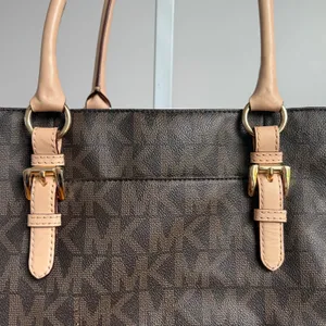 Michael‎ Kors size M brown beige tote bag thumbnail 2