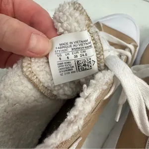 Converse Chuck Taylor Tan Lugged High Top Sherpa Lined Sneakers Women’s Size 8 thumbnail 6