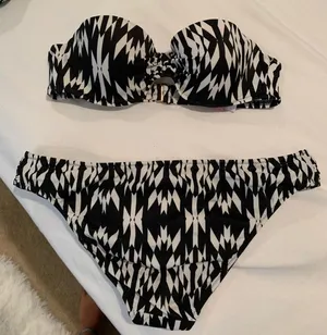 Victoria's Secret Swimsuit thumbnail 1