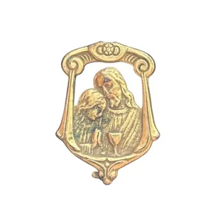 Vintage First Communion Souvenir Pin Jesus & Child Gold-Tone Metal Religious Bro thumbnail 1