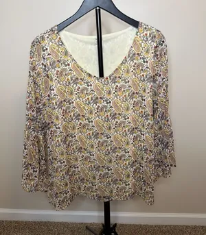 Silverwear Paisley Floral V-Neck Bell Sleeve Blouse‎ Size M thumbnail 1
