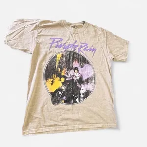 Title 🎸 Official Prince Estate 'Purple Rain' Vintage Graphic T-Shirt - Beige/Tan (Size M/L) ☔️🏍️ thumbnail 8
