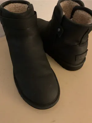 UGG women black leather Chelsea short Ankle Boots US 8 thumbnail 6