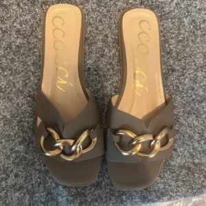 1505 | NEW! Ccocci Baylor Gold Chain Square Toe Slide Mule Sandals Mocha Women 8 thumbnail 3