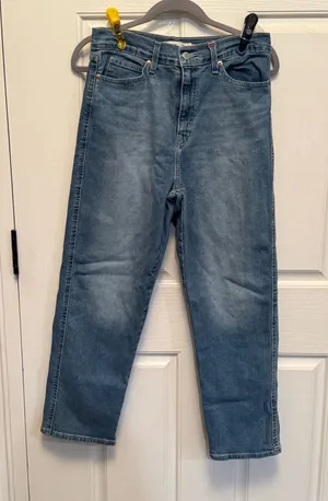 Levi's Women’s Signature Vintage High Rise Light Blue Straight Jeans thumbnail 1