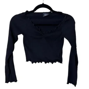 Urban Outfitters BDG Lettuce Edged Ribbed Crop Top Long Sleeve Size Small thumbnail 2