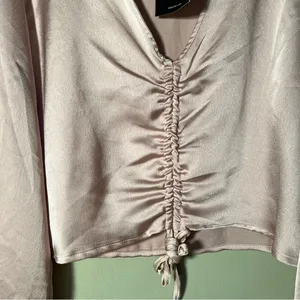 Forever 21 Women's Size Large Satin‎ Crop Top Cinched Front V-Neck Light Pink thumbnail 3
