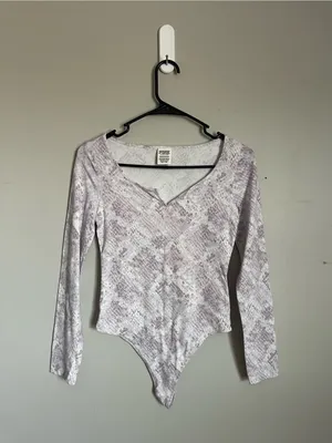 PINK VS | Light Lavender Snake-Print Long-Sleeve V-Neck Bodysuit Sz XS thumbnail 2
