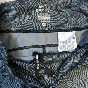 Nike Dri-FIT Capri running leggings with a black and gray geometric print and me thumbnail 4