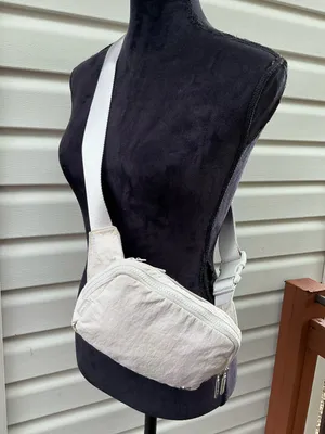 Lululemon Crossbody Sling Bag - Minimal Everyday Carry thumbnail 4