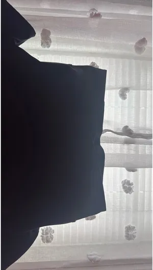 JoyLab cropped black athletic top with crisscross on the bottom of back thumbnail 2